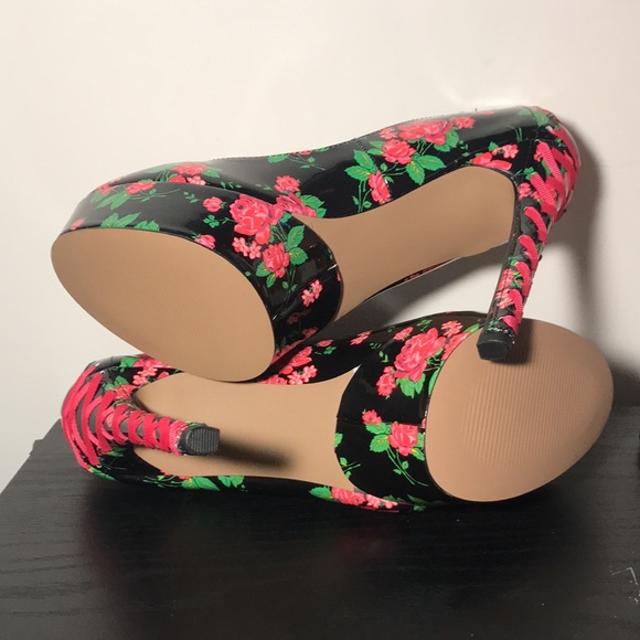 Betsey Johnson, Women's Size 7.5 Bonnee Women's Heels Black Multi - Picture 7 of 11